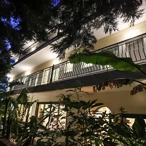 Ξενοδοχείο με διαμερίσματα Spanos Anna's, Πολύχρονο